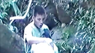 कचरायुक्त युरोपियन चिक शौचालयात डिक चोखत आहे