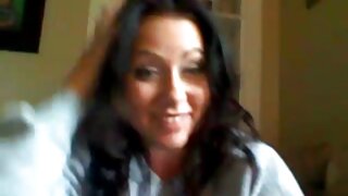 स्लटी चिक नोमी मॅलोन डिक चोखते आणि तिचे स्तन दाखवते.