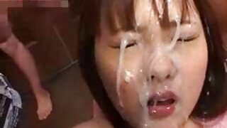 मंत्रमुग्ध करणारे voluptuos sexpot ब्रुकलिन ली हे हार्डकोर करते