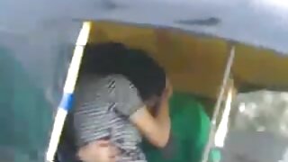 सेक्स-भुकेलेली चिक लिओना क्वीन घरी गलिच्छ समूह सेक्सची व्यवस्था करते