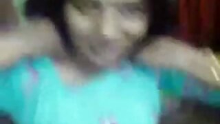 भव्य मालिश करणारी ट्रिनिटी सेंट क्लेअर तिच्या क्लायंटला एक अविस्मरणीय आनंद देते