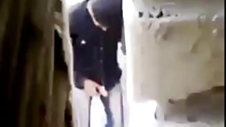 काळ्या गोल्फमध्ये सुंदर आशियाई वेश्या रिना वाकामिया उत्कटतेने साखरेचा कोंबडा गिळते